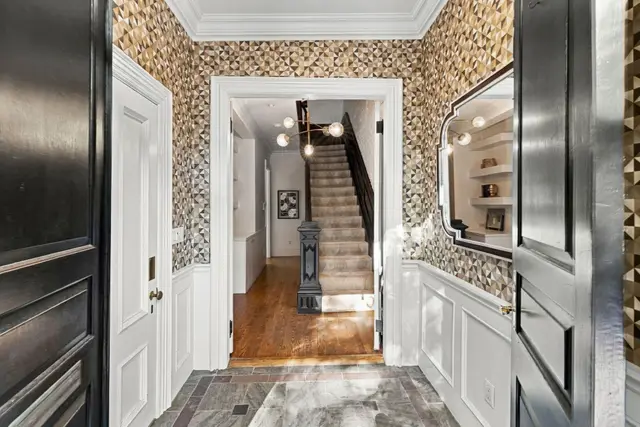 13 Wellington St