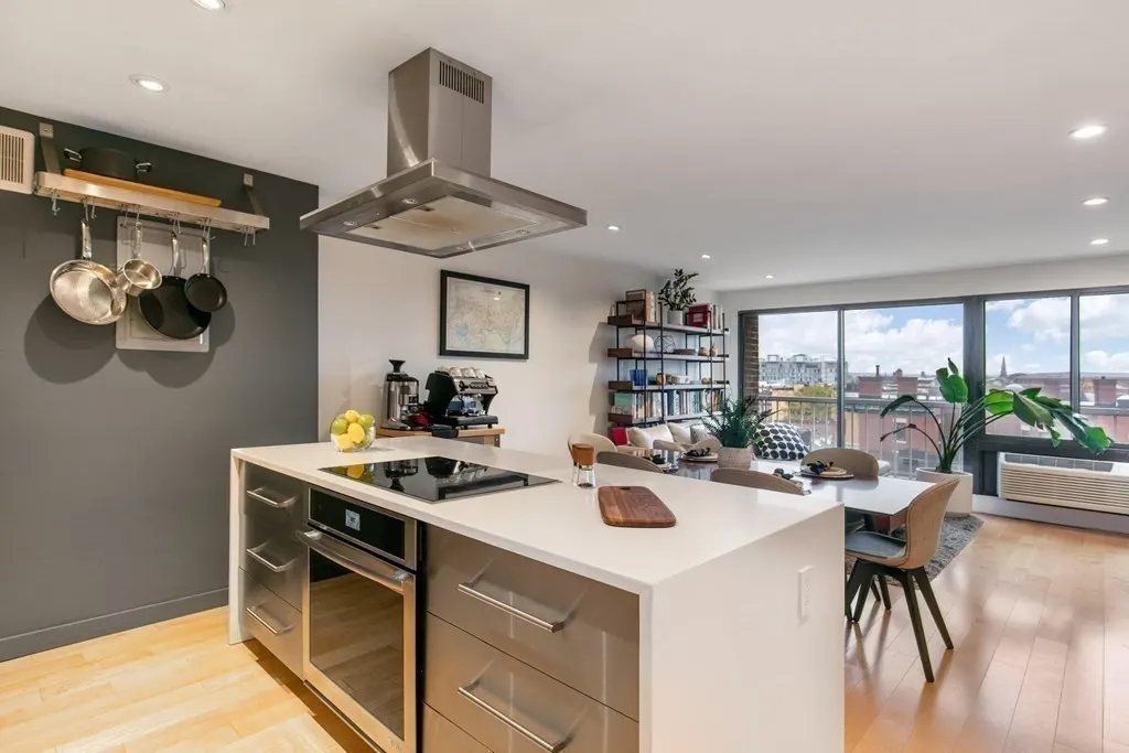 1105 Massachusetts #6C, Cambridge