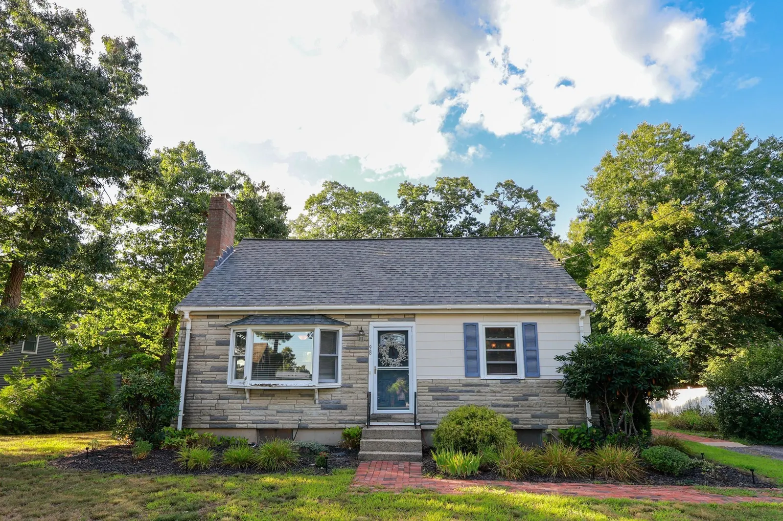 98 Van Kleeck Rd, Millis