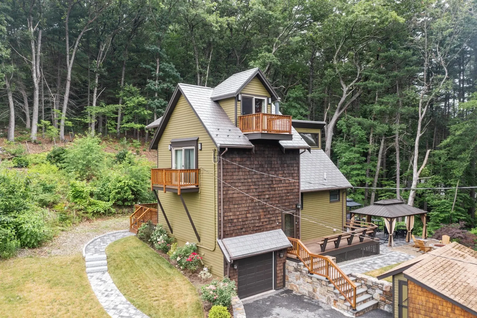 68 Murphy Rd, Hudson