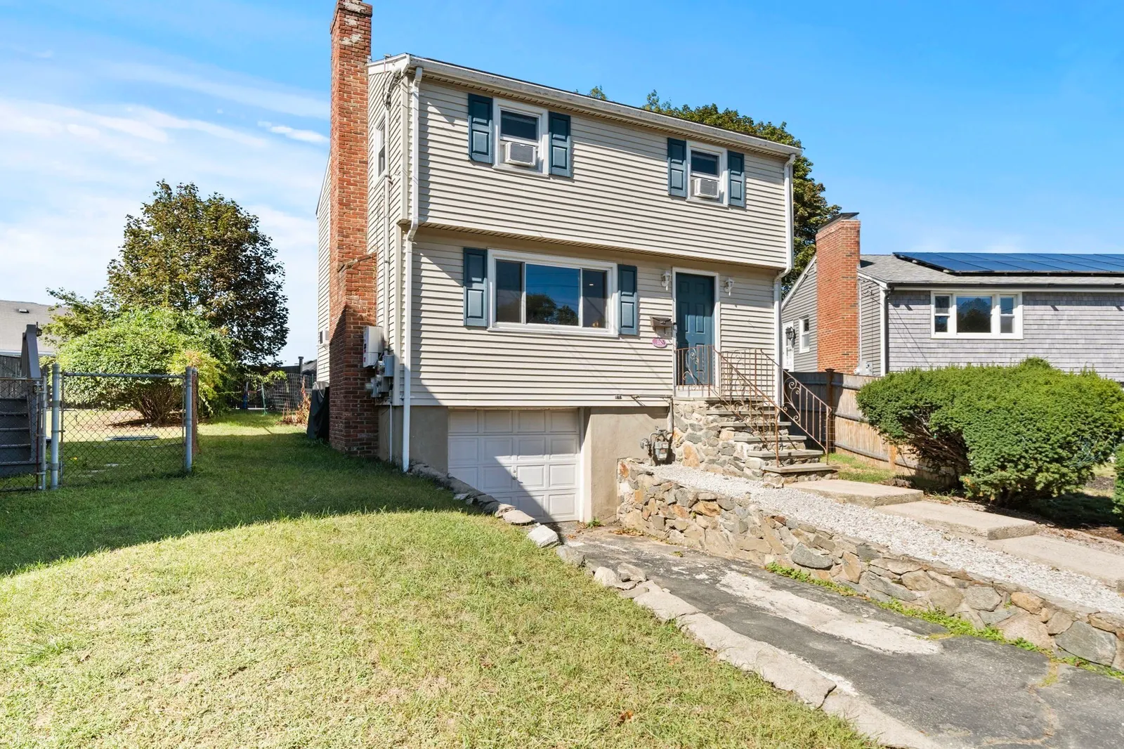 18 Thompson Ln, Lynn