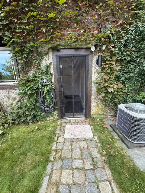 4 Robin Hood Road #1