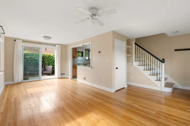 956 Belmont #956