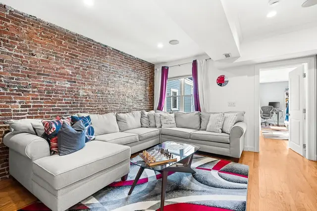 305 Sumner St #2