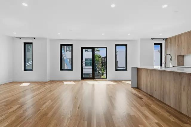 6 Devine Way #2