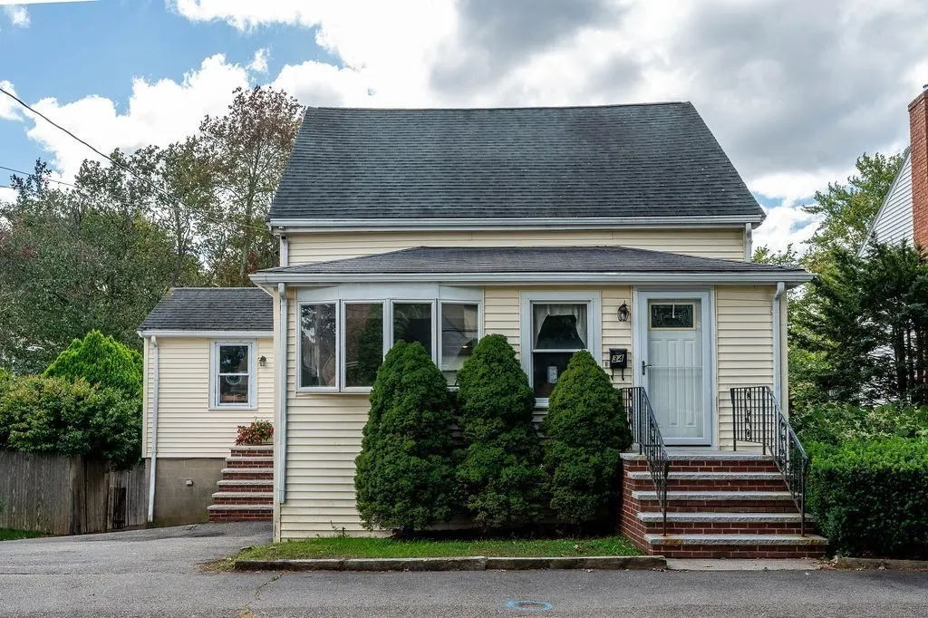 34 Trenton Road, Dedham