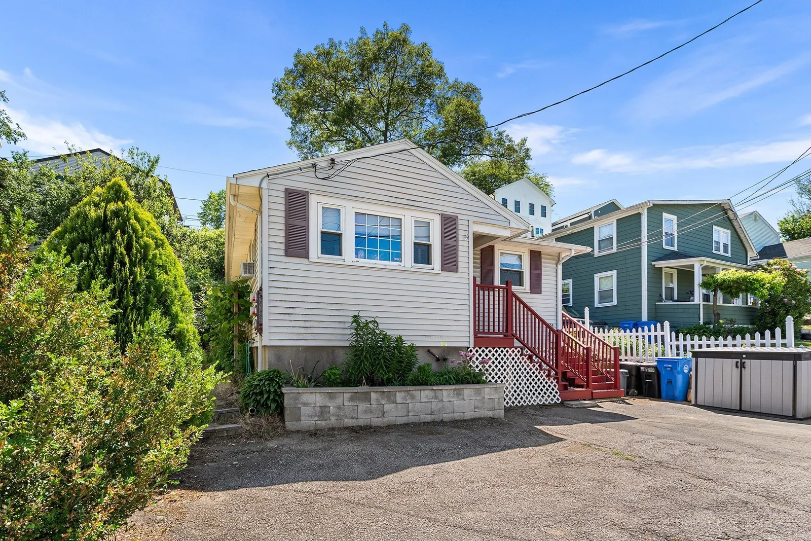 104 College Farm Rd, Waltham
