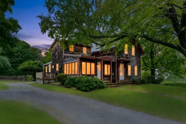 30 Cottage St
