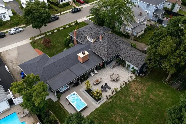 92 Narragansett Rd