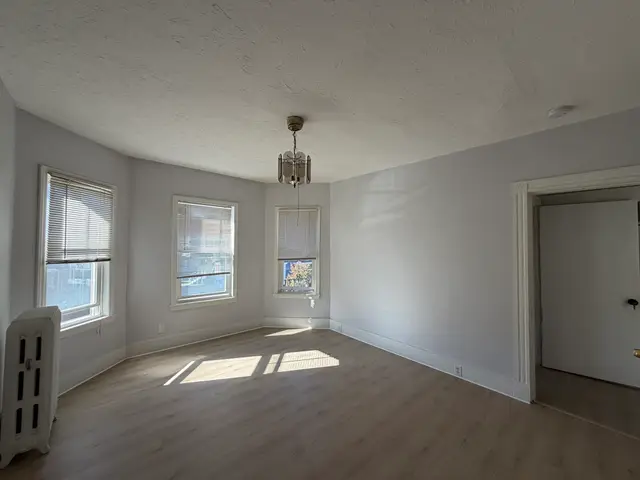 33 Everett Ave #2