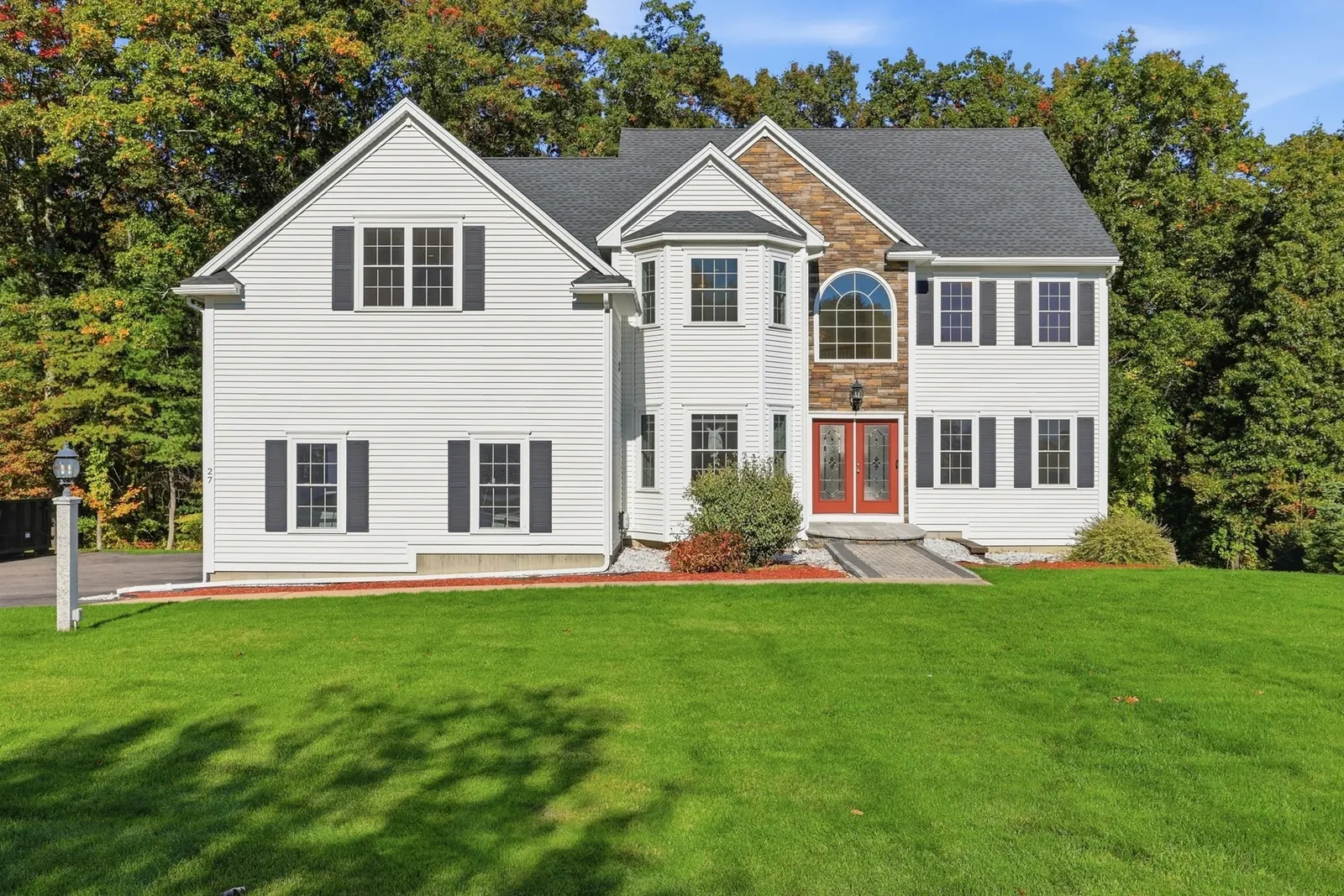 27 Mcintosh Ln, Littleton