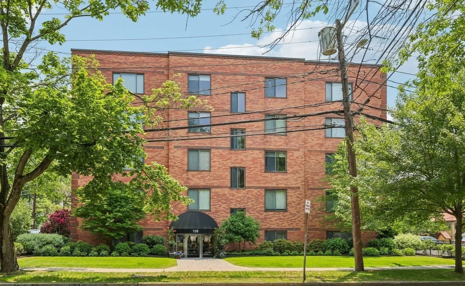 128 Pleasant St #303, Arlington
