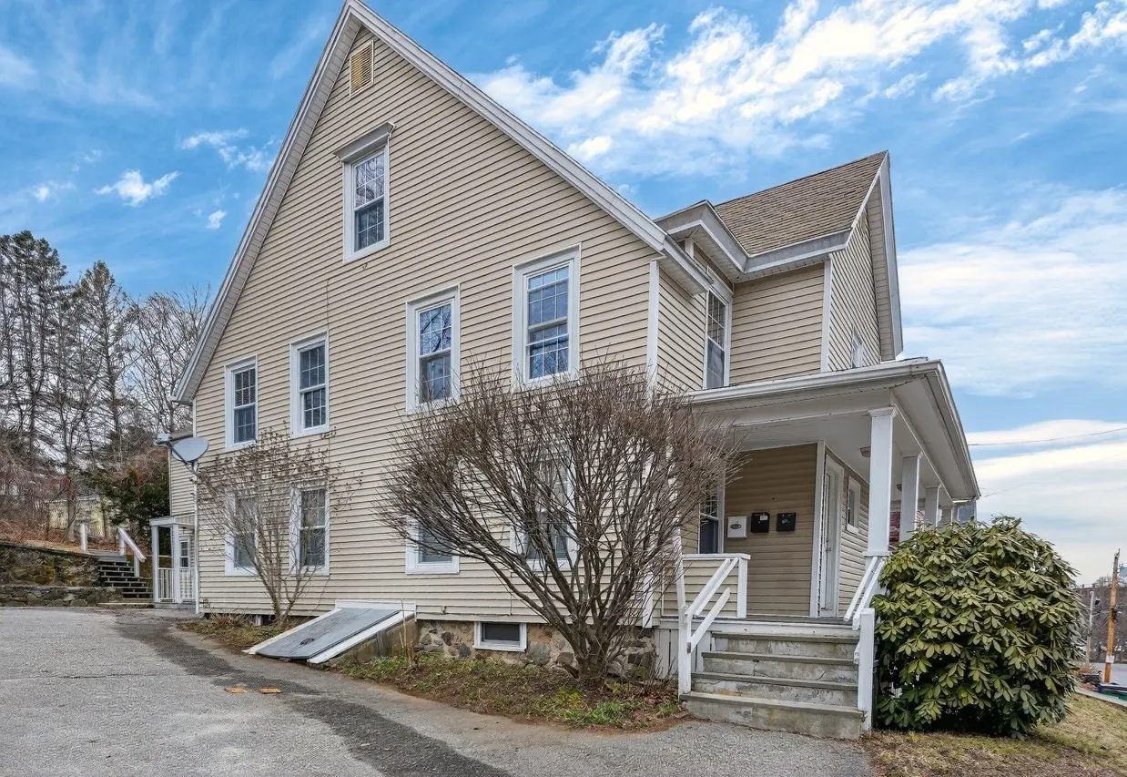 17 Mason St #2, Hudson