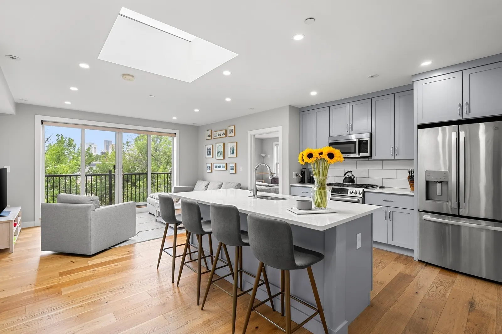 10 Everett St #402, Boston