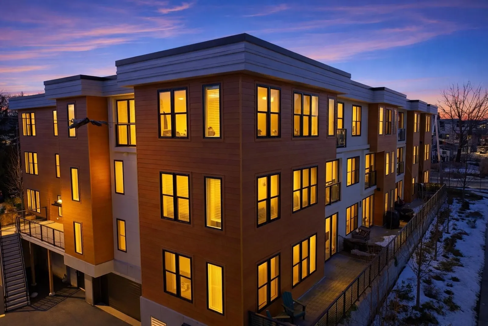 68 Los Angeles St #PH5, Newton