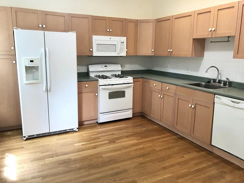 14 Schiller St #1, Boston