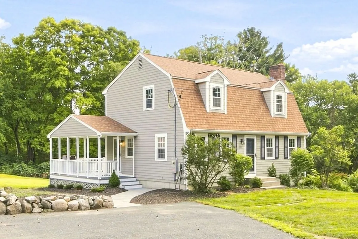 212 Pleasant, Millis