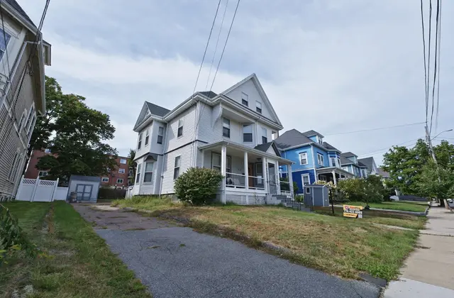 82 Hawthorne St