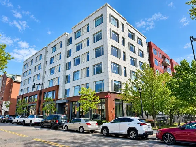 99 Sumner St #305