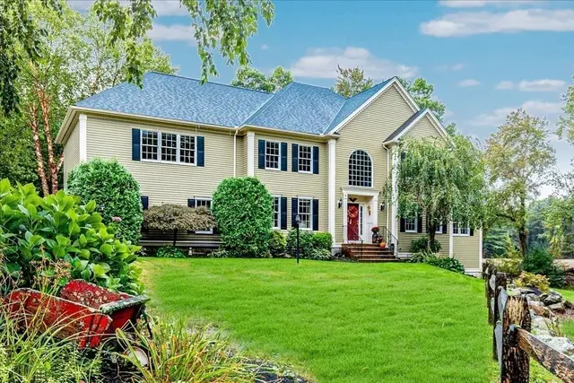 5 Blais Farm Rd