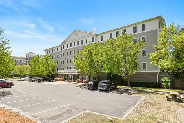 10 Crowninshield St #103