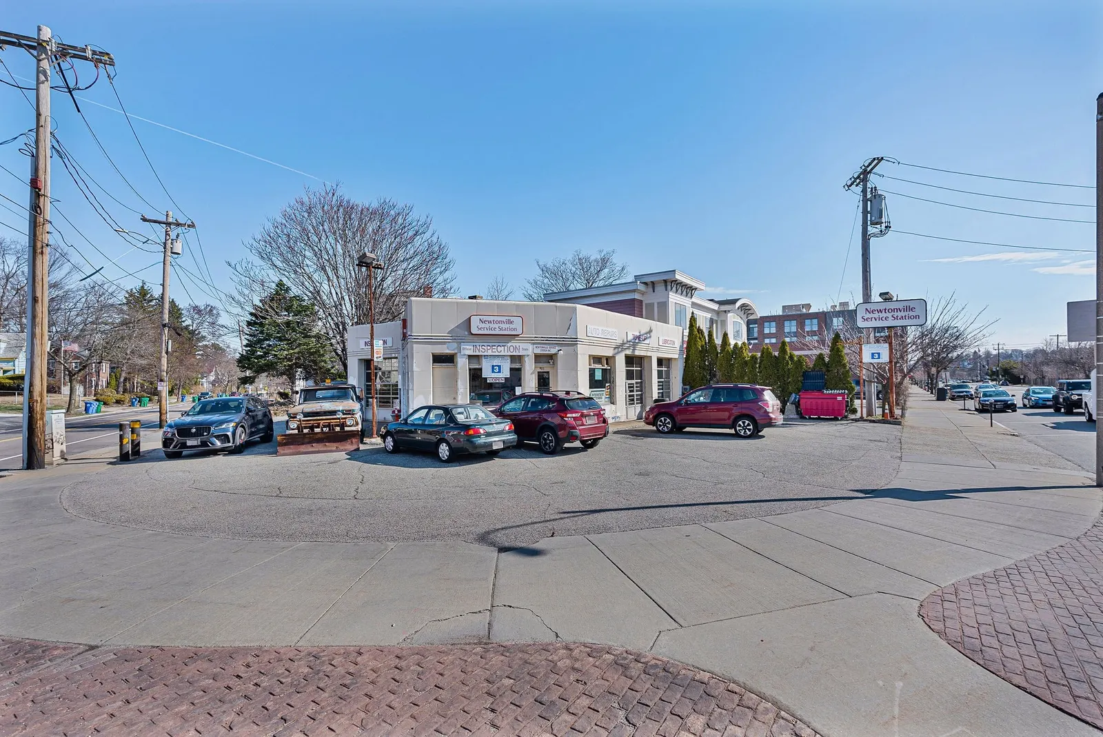 911 Washington St, Newton