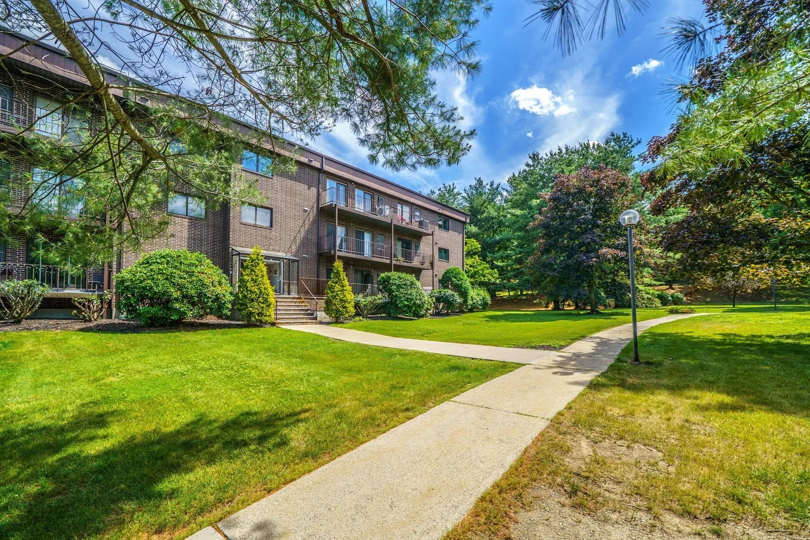 8 Ledgewood Way #10, Peabody
