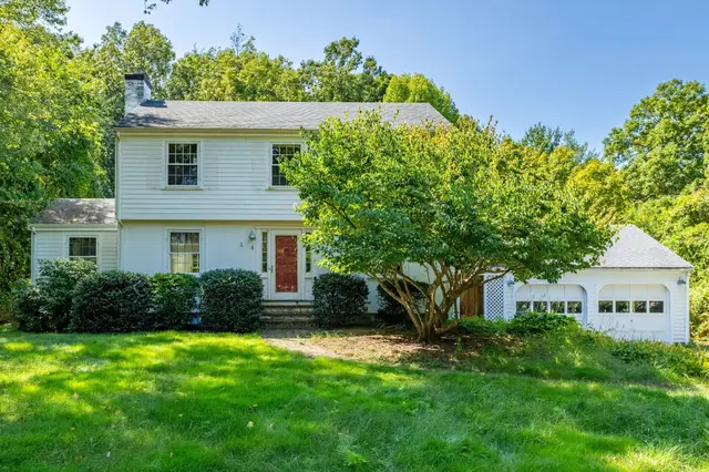 4 Meadowbrook Rd