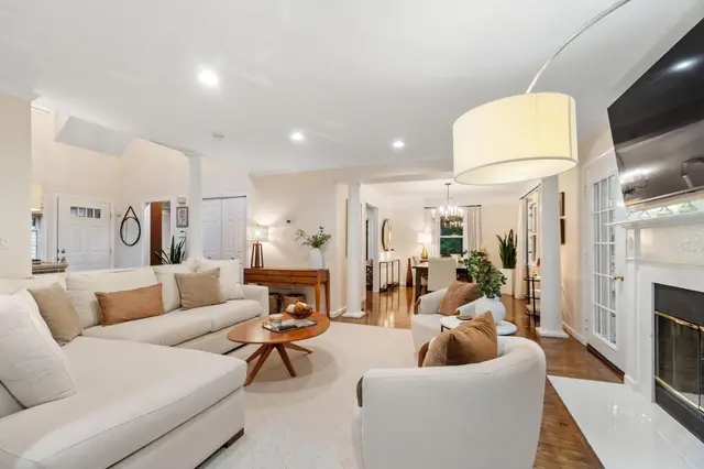 25 Pickman Dr #25