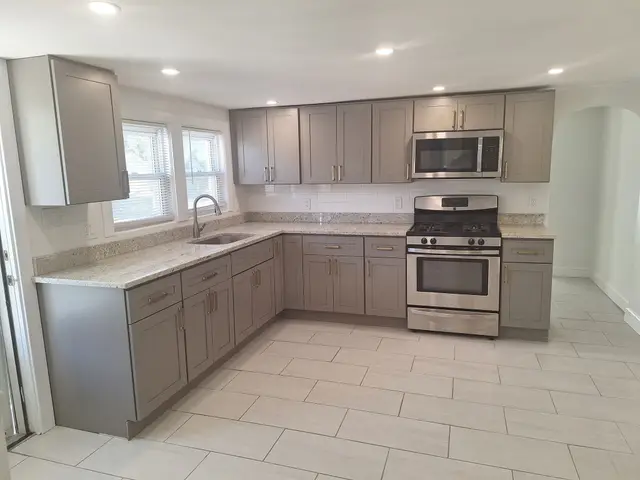128 Crescent St #2