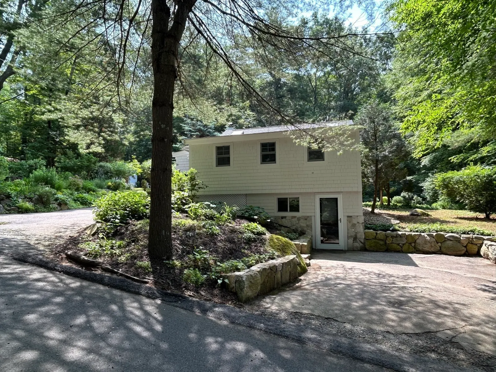 16 Yale Rd, Hopkinton