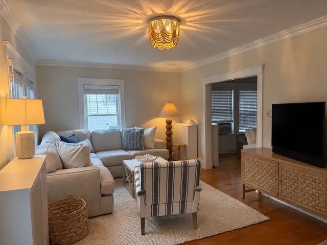 17 Laurel Rd #1
