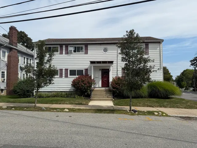 52 Carver Rd E #1