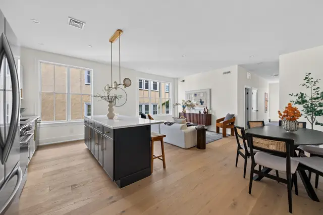 4471 Washington #204