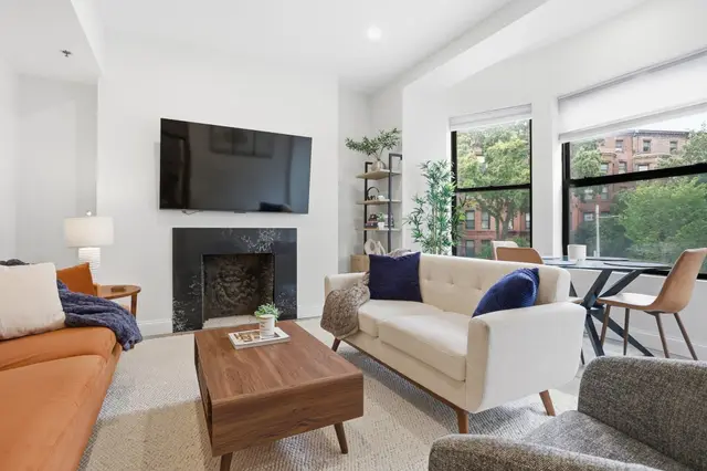 636 Beacon St #206