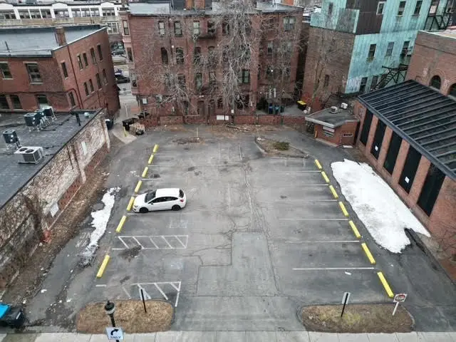 25 Webster St