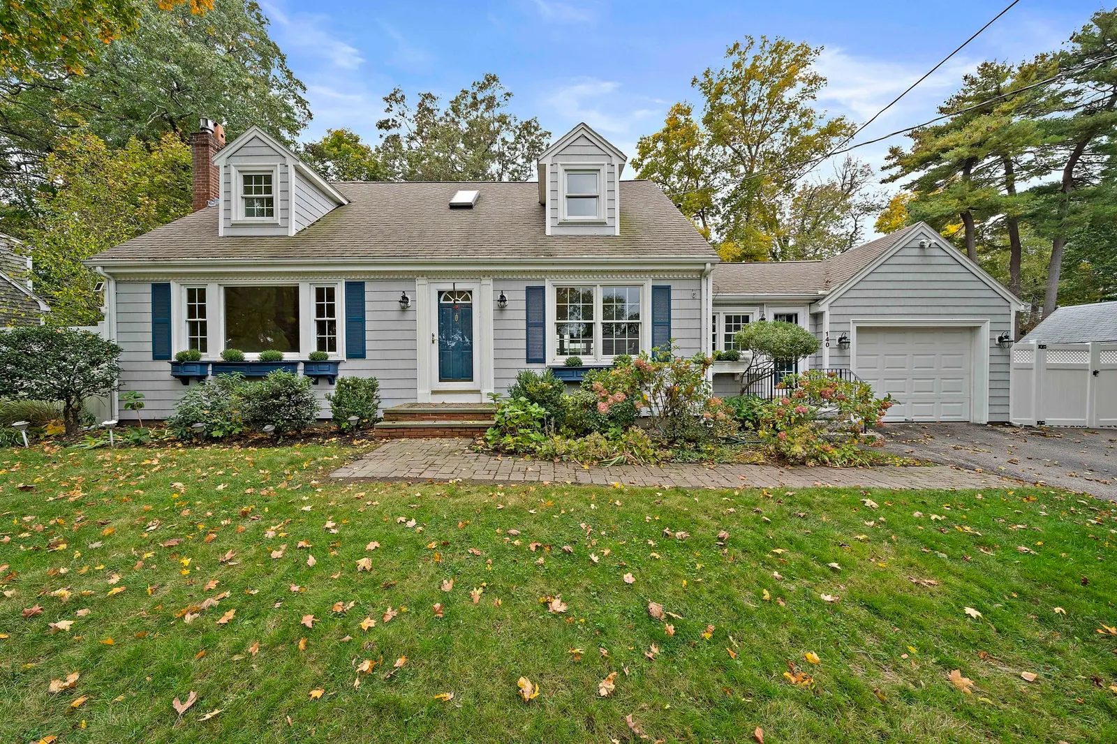 140 Mount Vernon Rd E, Weymouth