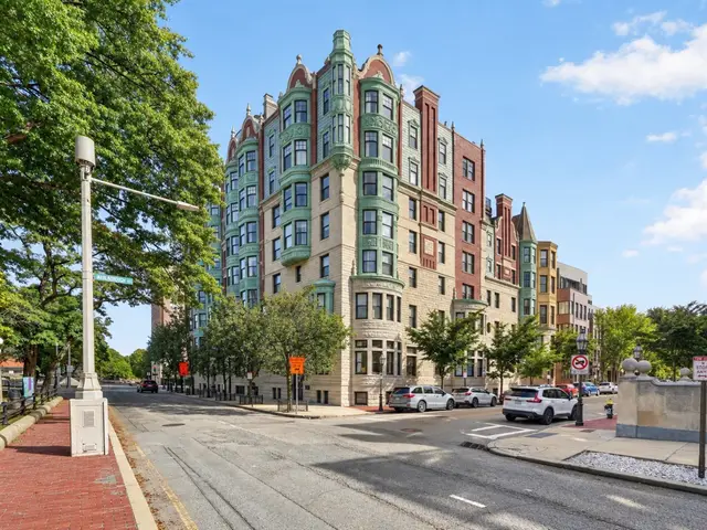 4 Charlesgate East #402