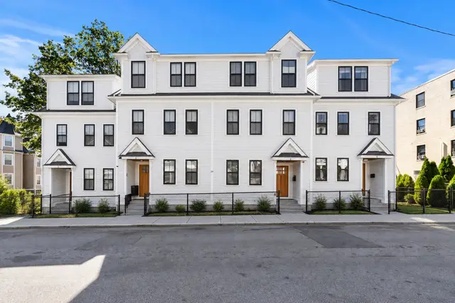 24 Bradshaw St #4