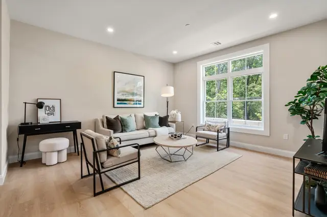7 Cross St #102U