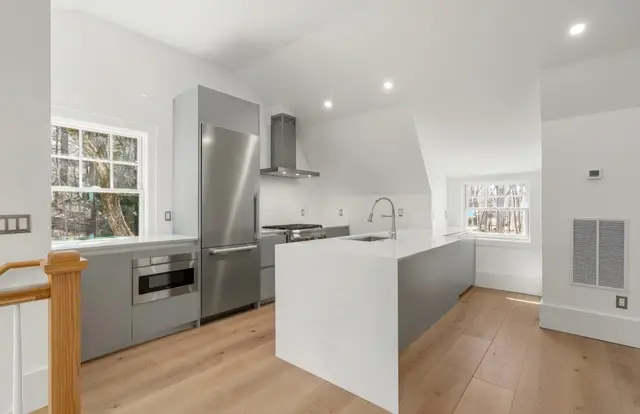 2 Effie Place (Carriage House) #2