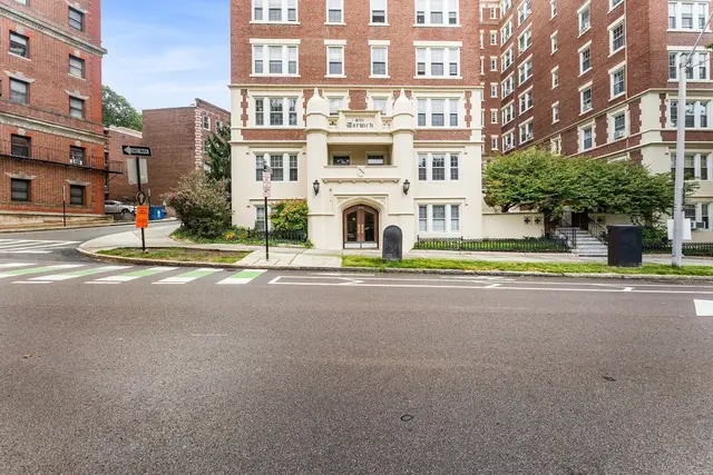 1454 Beacon St #241