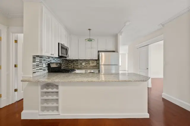 85 East India Row #10G
