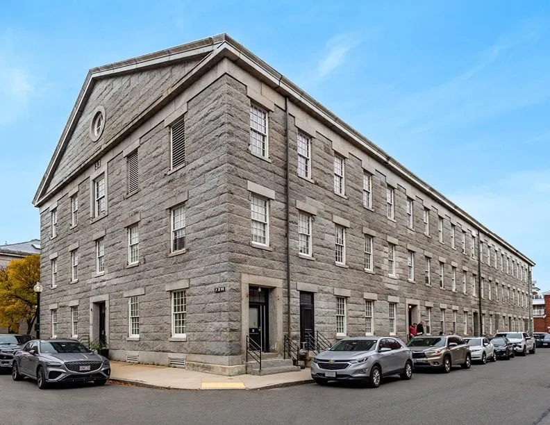 33 Third Avenue, Boston