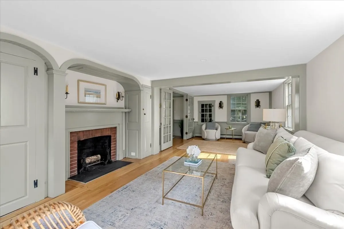 424 Main St, Hingham