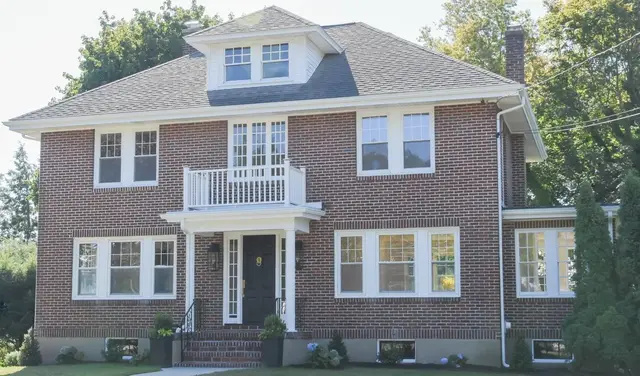 19 Stoneleigh Rd