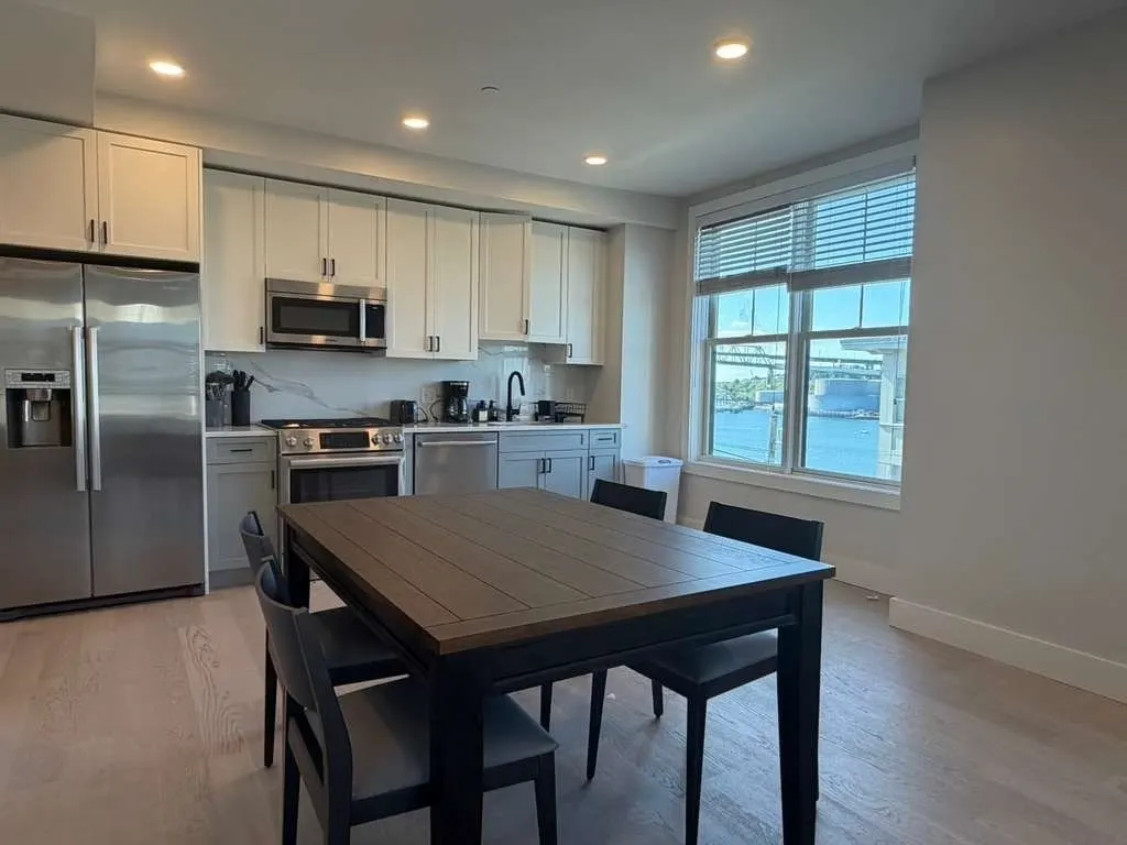 425 Border St. #405, Boston
