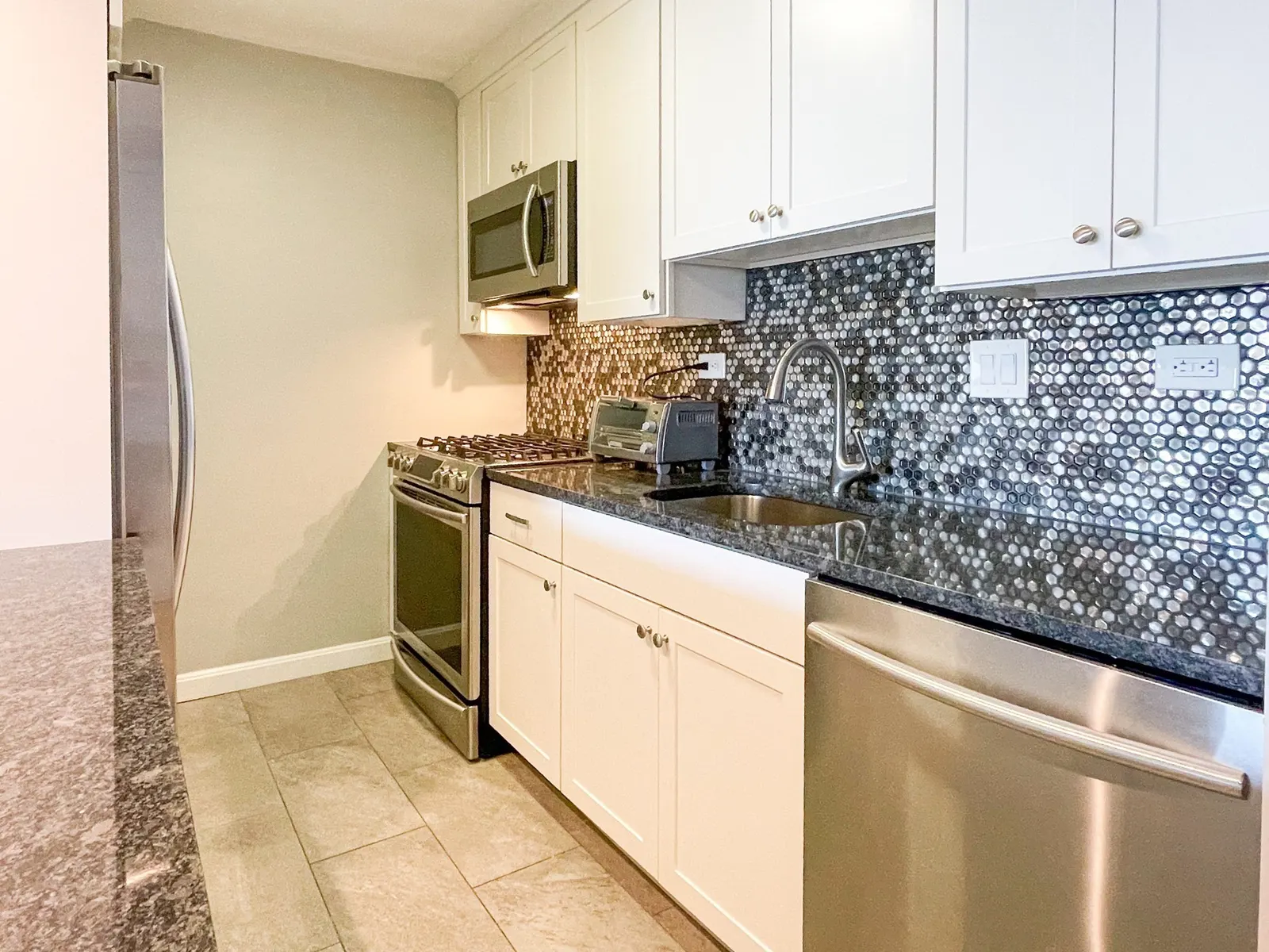 9 Hawthorne Place #11J, Boston