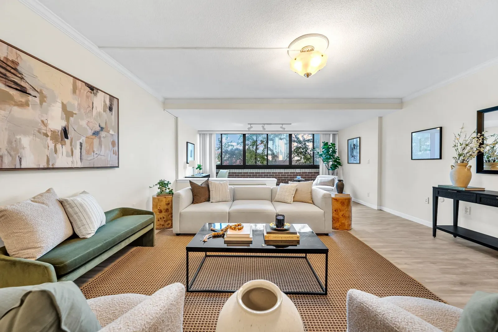 9 Hawthorne Pl #7H, Boston