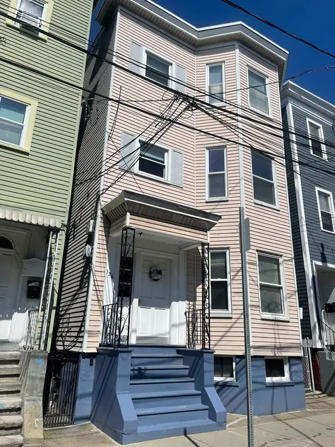 136 Saratoga St #2